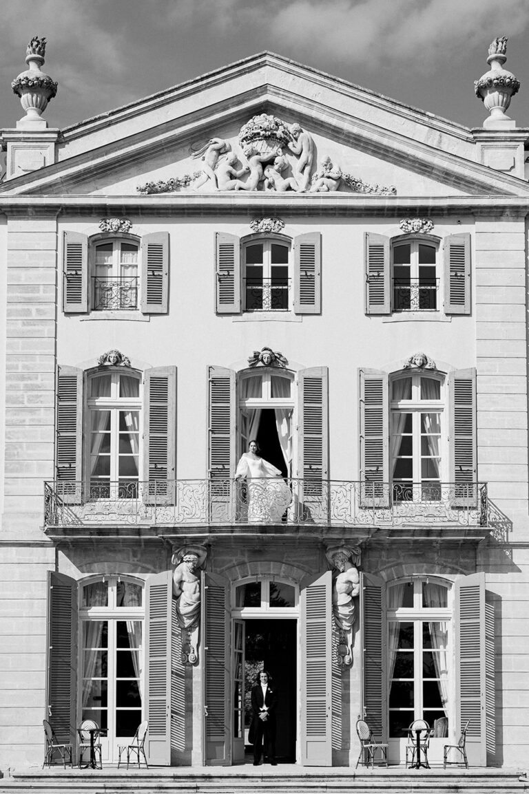 Editorial modern wedding at Chateau de Tourreau - Provençal wedding venue