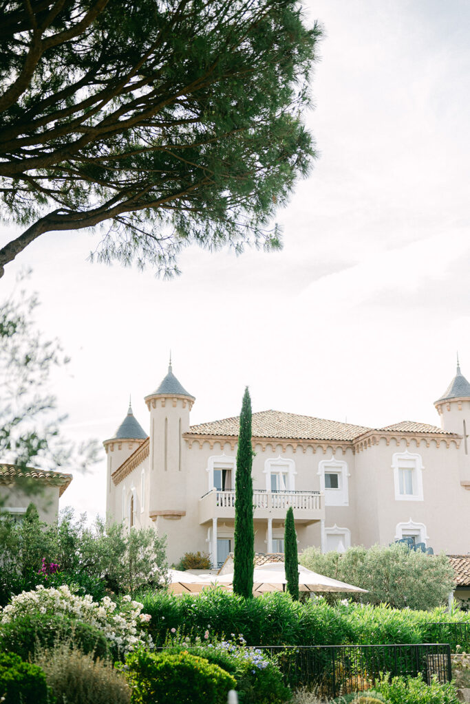 Engagement photo at Château de La Messardière in Saint-Tropez