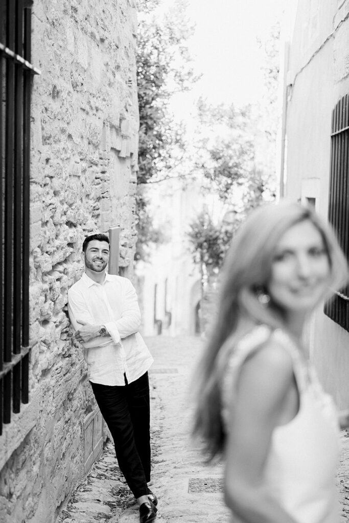 engagement photoshoot at the Gordes viewpoint with village backdrop